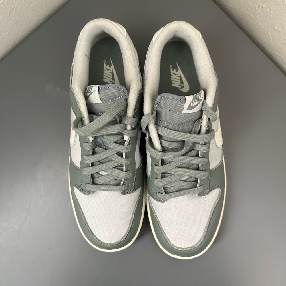 Nike Dunks meds size 9